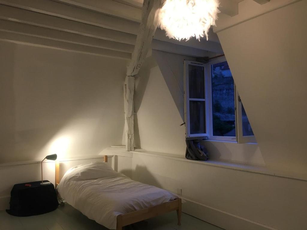 Вилла Grande Maison A Semur En Plein Coeur Historique Экстерьер фото